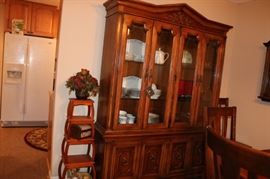 Thomasville China Cabinet 