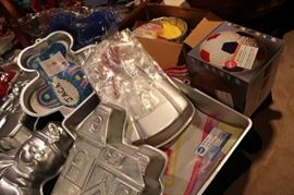 Wilton Cake Mold Cowboy, Airplane, Buszz Lightyear, Birthday.... 