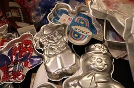 Wilton Cake Mold Cowboy, Airplane, Buszz Lightyear, Birthday.... 
