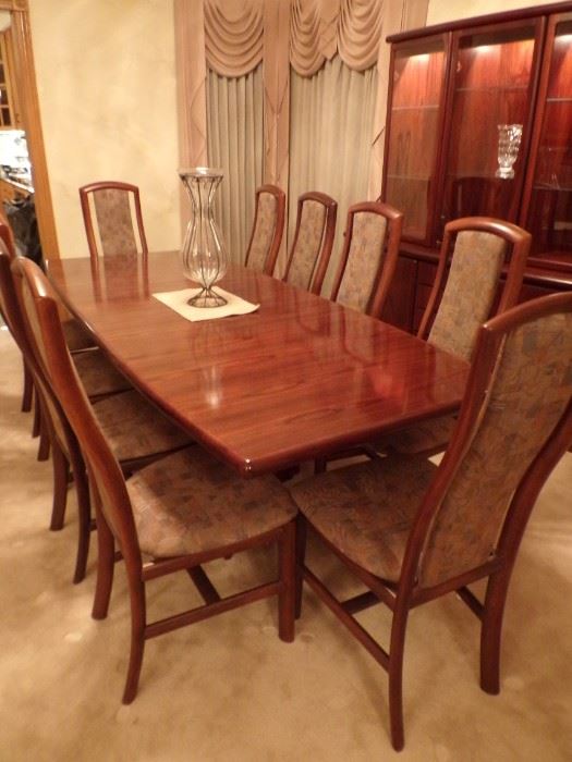 Imagine your next holiday meal at this beautiful table!