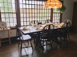 Nichols & Stone dark oak dining table w/ set of 6 chairs (Table 4 1/2 '-Extends to 7 1/2 '