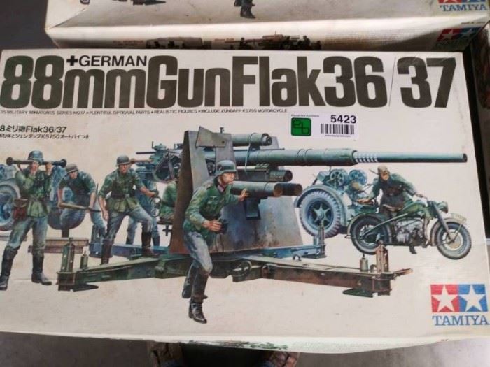 Model Flak Gun Kits And Tank Kit Not Put Together