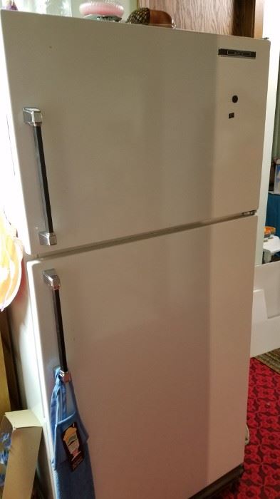 Awesome vintage refrigerator. Works like a charm. Come make an offer.