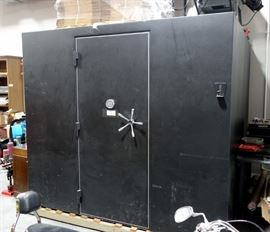 Solid Steel 9 Count Locking Bolt Up To 400 Gun / Firearm / Pistol / Rifle Safe 8'L x 8'W x 7'H