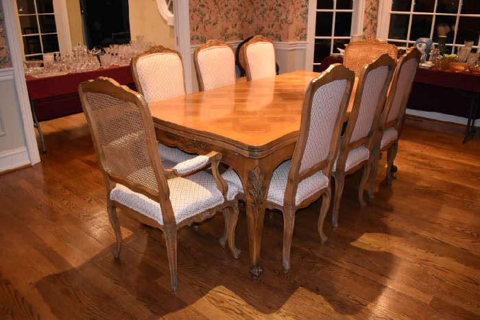 DINING TABLE W/6 CHAIRS & 2 ARMCHAIRS