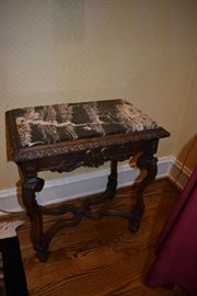 BEAUTIFUL ACCENT TABLE