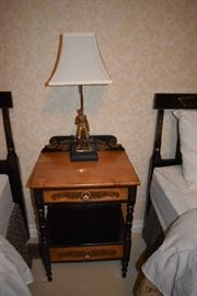 HITCHCOCK SIDE TABLE, LAMP
