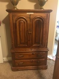 Master Bedroom - Armoire matches other pieces - excellent condition