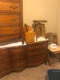 Extra bedroom - dresser and mirror, magazine rack, vintage piano stool, folding chair
