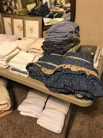 Blankets, pillowcases, curtains, blankets, pictures