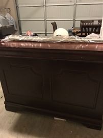 Bar - never completely put together - new with all Parts and instructions