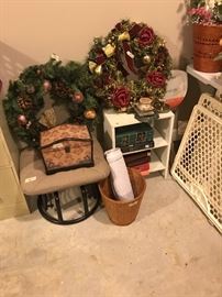 Garage - shelves, stool & wreath’s