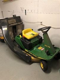 John Deer Riding Lawn Mower with Bagger/Hopper
