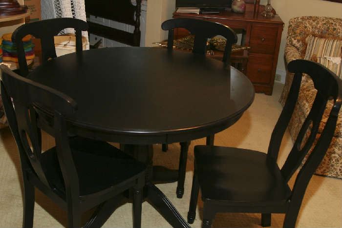 NICE LITTLE GAME TABLE OR BREAKFAST TABLE WITH 4 MATCHING CHAIRS