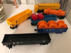 Lionel trains to include Lehigh Valley 25000, Rio Grande 221, Lionel Lines 6465, Lionel 6142, Marx Pennsylvania 347100, and Lionel NYC 6062