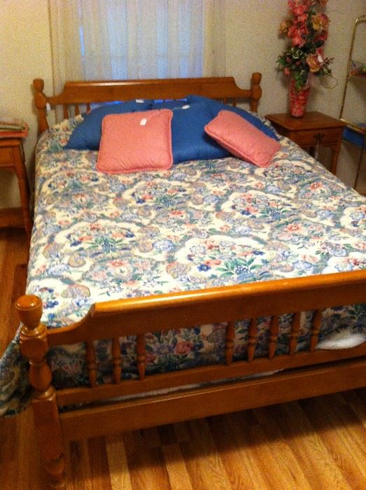 Full size bed, comforter