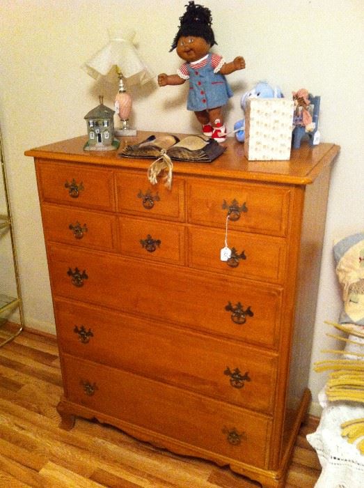 Chest of drawers, Cabbage patch