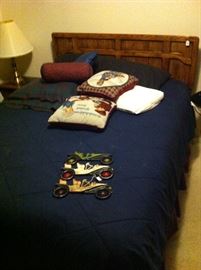 Full size bed, comforter