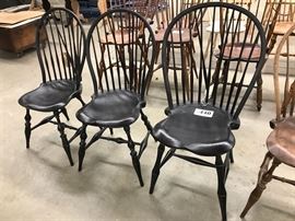 Bow-back Windsor side chair with brace in black crackle paint
