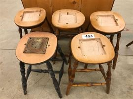 Assembled set of 5 tavern chairs with swivel bases