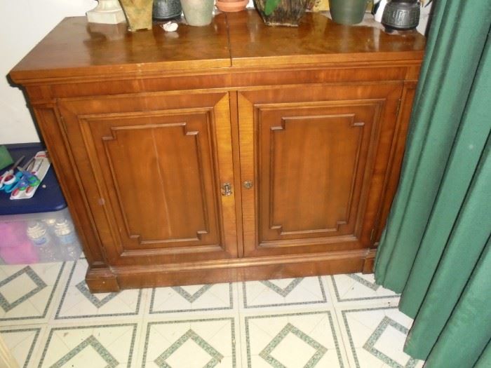Matching serving cabinet