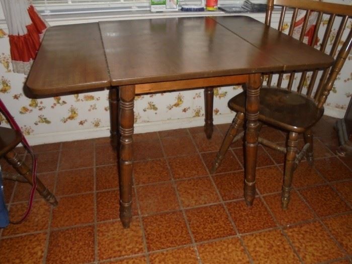 Dinette drop leaf table w/2 matching chairs