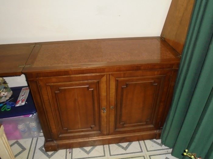 Matching serving cabinet