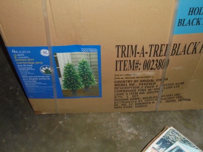 NIB never used 2 pack 4' tall potted slim Cambridge pine pre-lit Christmas for the porch