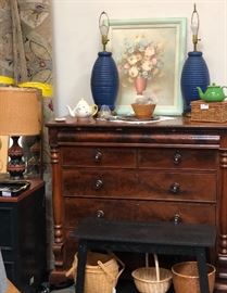 Dresser, lamps