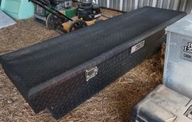 Truck tool box