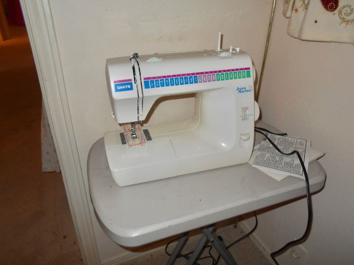 WHITE "JEANS" SEWING MACHINE, MODEL 1977