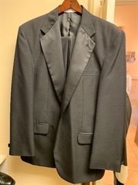 Men’s 42R black tuxedo