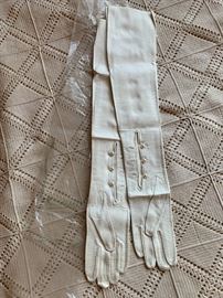 Like New ladies vintage leather formal Mantessa  gloves, made in Italy with original bag