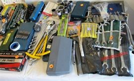 Sockets and socket wrenches