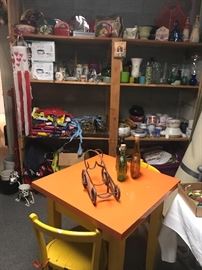 Table & chairs, Decorative items on shelves