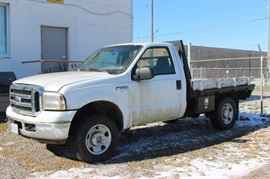 2006 Ford F250XLT Super Duty 5.4 liter 4x4 with flatbed 85232 miles