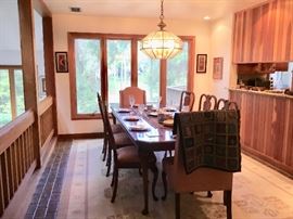 Gorgeous Pennsylvania House table and chairs