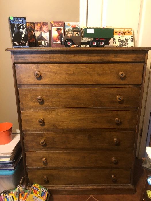 Solid wood chest of drawers 
