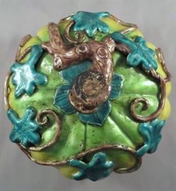 EQUISITE DETAIL IN CHINESE ENAMELED GOURD BOX