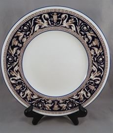 MINT WEDGWOOD ENGLISH PORCELAIN PLATE IN THE "FLORENTINE" (BLUE PATTERN)