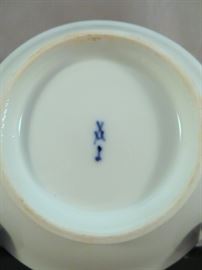 MARKING ON THE REVERSE OF THE ANTIQUE MEISSEN SCENIC/MATRIMONIAL PORCELAIN SAUCER