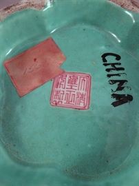 PAPER EXPORT OR INVENTORY LABEL ON UNDERSIDE OF SIGNED ANTIQUE CHINESE FAMILLE ROSE PORCELAIN BULB BOWL