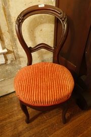Perfect side chair, an excellent example of Victorian furniture. Good to mix up your home style.