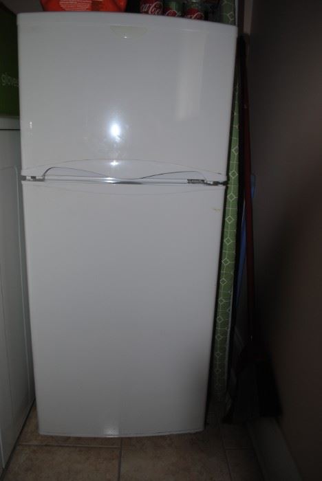 Frigidaire - mini refrigerator   - approx 3 1/2 foot