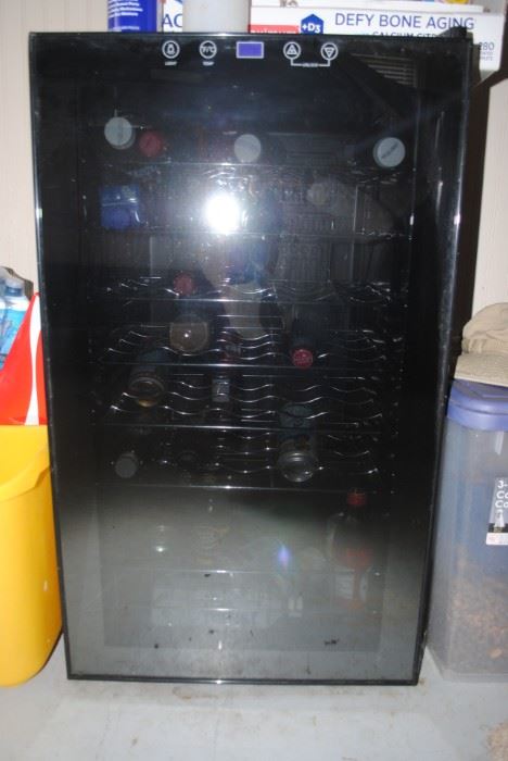 Avanti wine refrigerator  - 34 bottle capacity