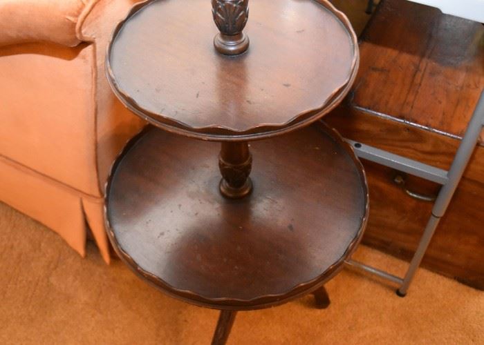 Antique 3-Tiered Pie Crust Accent / Display Table
