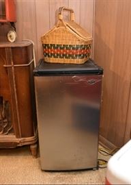 Sanyo Mini Refrigerator