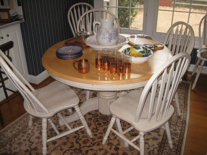 Kitchen table with 1 leaf stored inside the table and 6 chairs