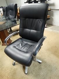 Lot of 6 executive style conference chairs on whee ...