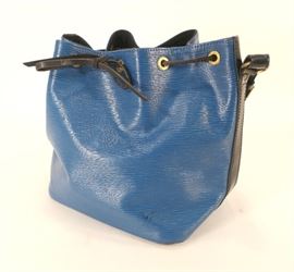 Lot 306: Louis Vuitton Bi-Color Epi Leather Noe Shoulderbag in Blue & Black

